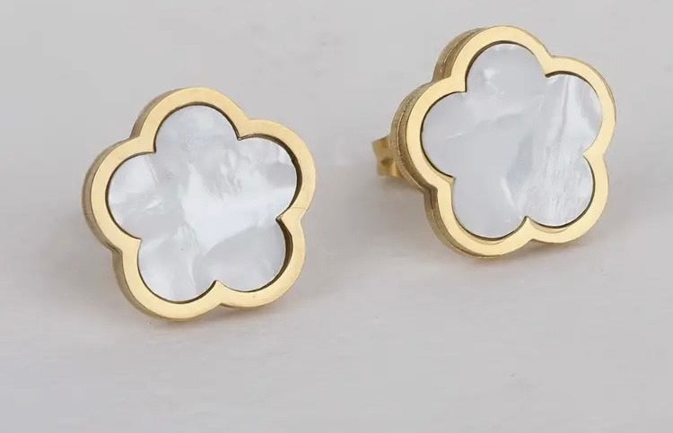 Clover flower earrings (white)