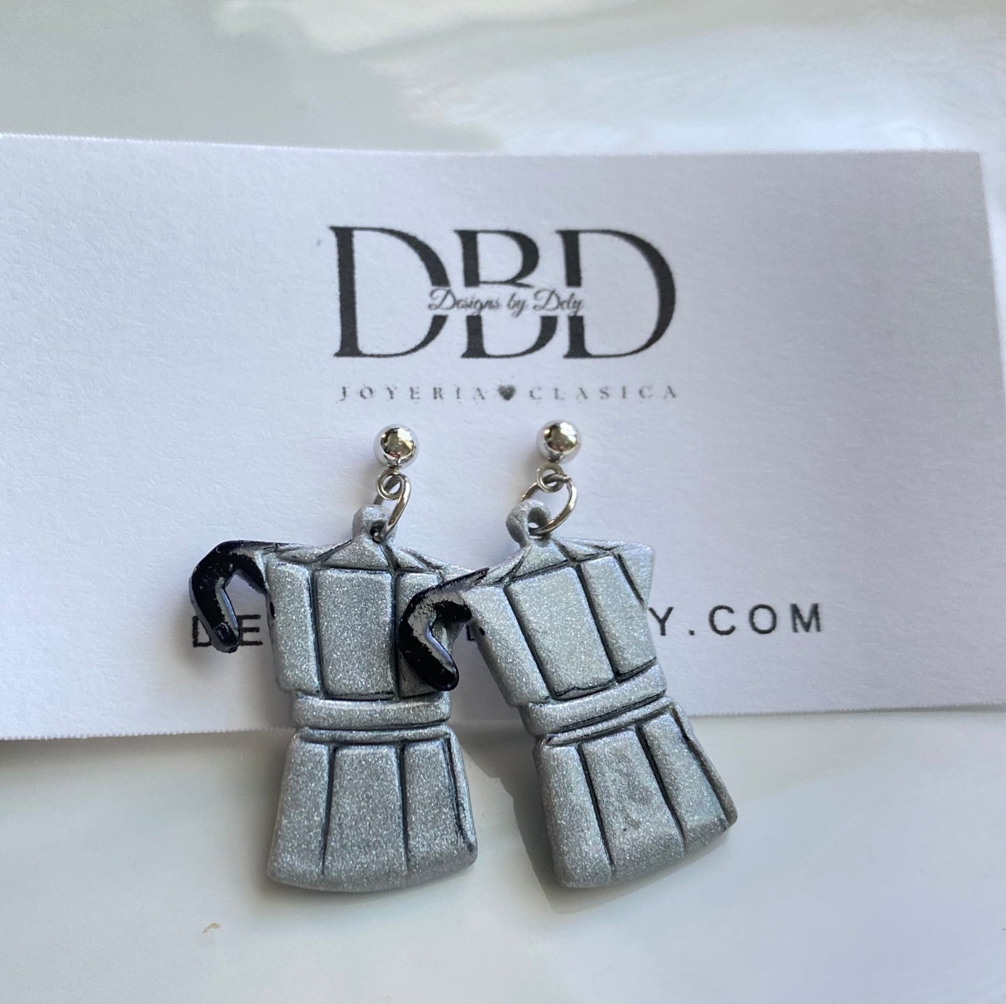 Café cola’o earrings