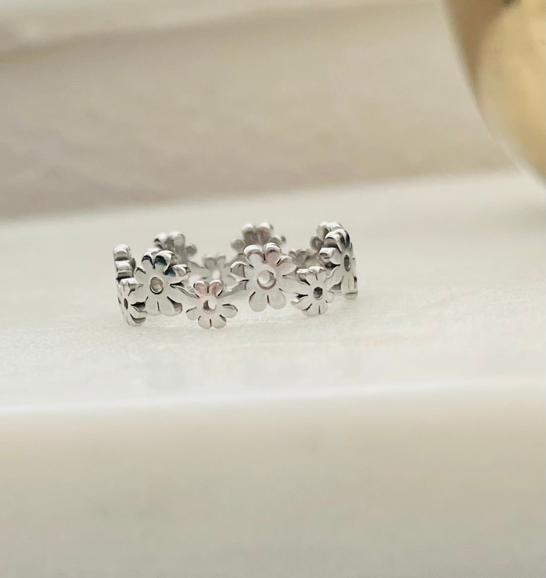 Daisies ring