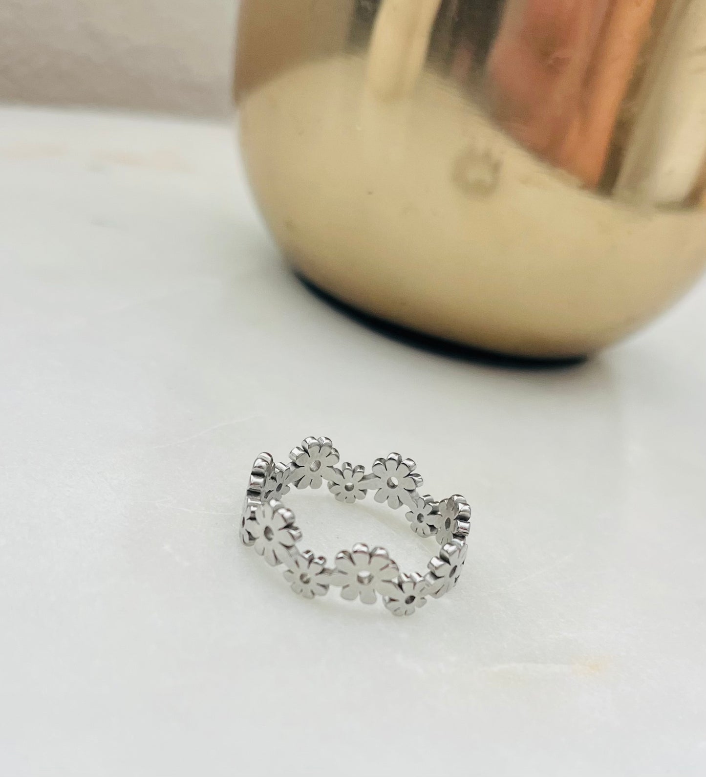 Daisies ring