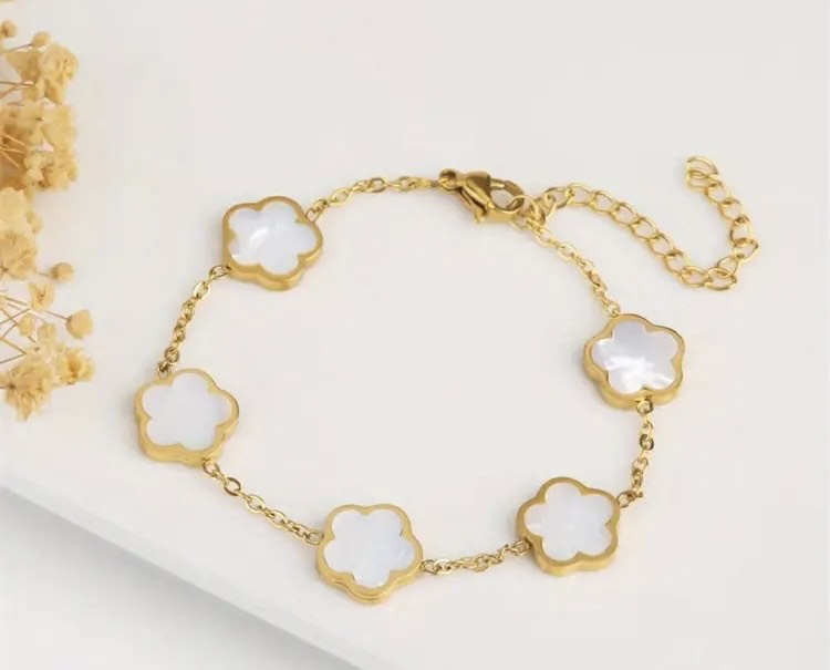 Clover bracelet (white)