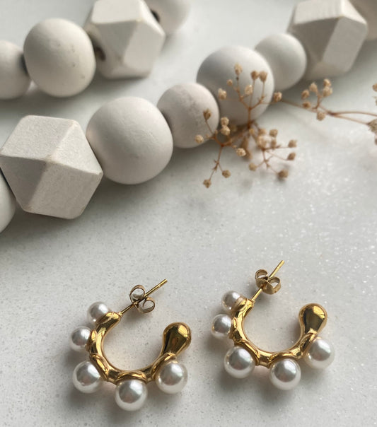 Chunky pearl earrings